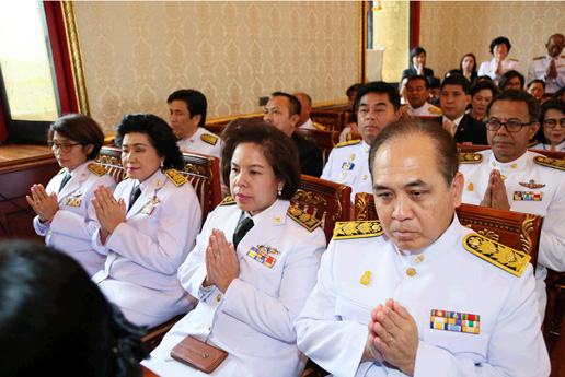 สคร. ร่วมพิธีถวายผ้าพระกฐินพระราชทานกระทรวงการคลัง ประจำปี พ.ศ. 2560