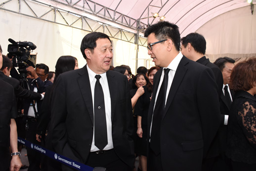 นายเอกนิติ นิติทัณฑ์ประภาศ ผู้อำนวยการสำนักงานคณะกรรมการนโยบายรัฐวิสาหกิจ (สคร.) ร่วมพิธีเปิดงานตลาดคลองผดุงกรุงเกษม