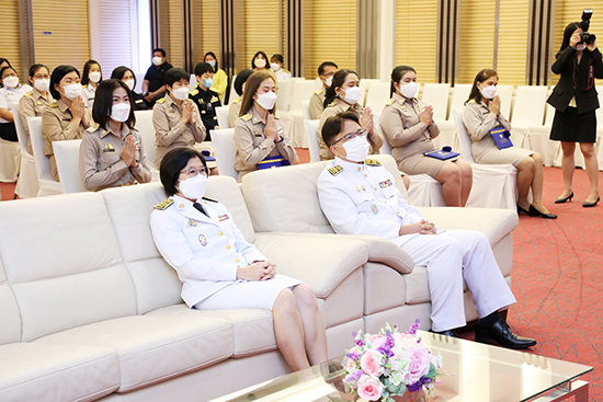 พิธีมอบเกียรติบัตรและเข็มเชิดชูเกียรติแก่ข้าราชการพลเรือนดีเด่น ประจำปี 2564 สังกัดกระทรวงการคลัง