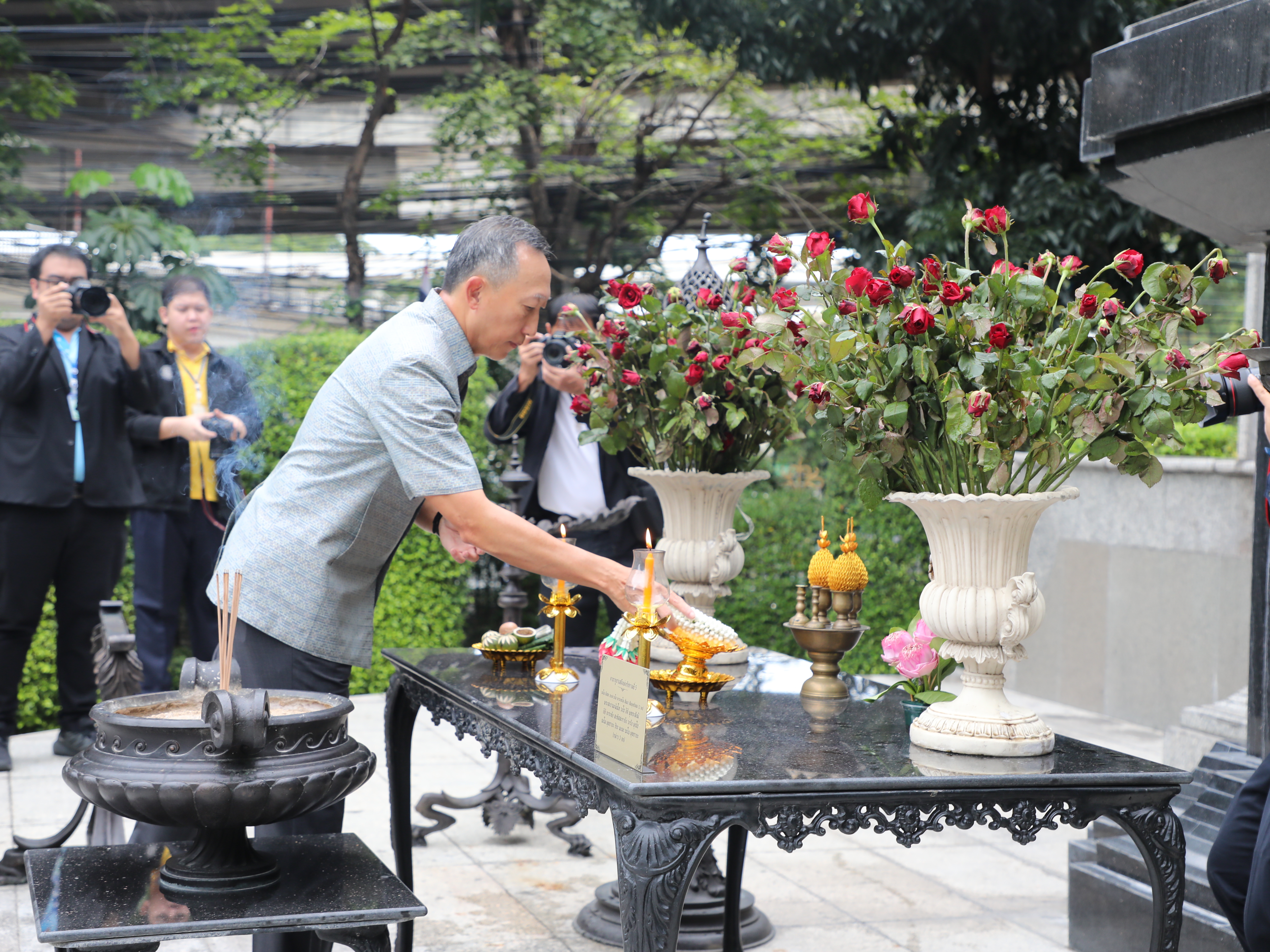 สำนักงานคณะกรรมการนโยบายรัฐวิสาหกิจ ร่วมพิธีสักการะสิ่งศักดิ์สิทธิ์ประจำกระทรวงการคลัง และร่วมแสดงความยินดีกับ นายวรภัค ธันยาวงษ์ เนื่องในโอกาสเข้ารับตำแหน่งรัฐมนตรีช่วยว่าการกระทรวงการคลัง