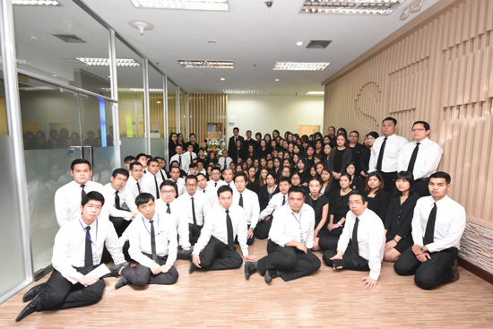 ภาพหมู่การลงนามถวายอาลัยพระบาทสมเด็จพระปรมินทรมหาภูมิพลอดุลยเดช