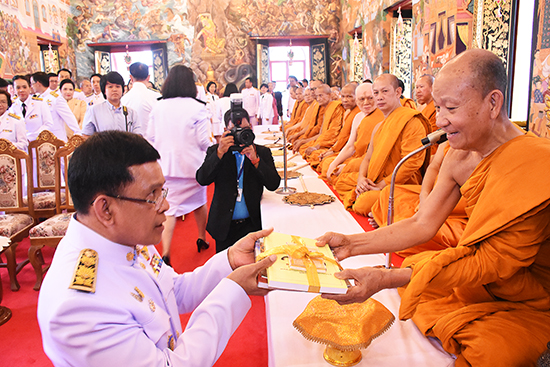 สคร. ร่วมพิธีถวายผ้าพระกฐินพระราชทานกระทรวงการคลัง ประจำปี พ.ศ. 2562