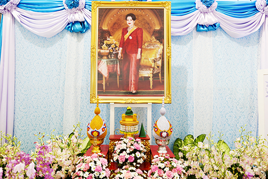 สคร. ร่วมถวายแจกันดอกไม้และลงนามถวายพระพรสมเด็จพระนางเจ้าสิริกิติ์ พระบรมราชินีนาถ พระบรมราชชนนีพันปีหลวง