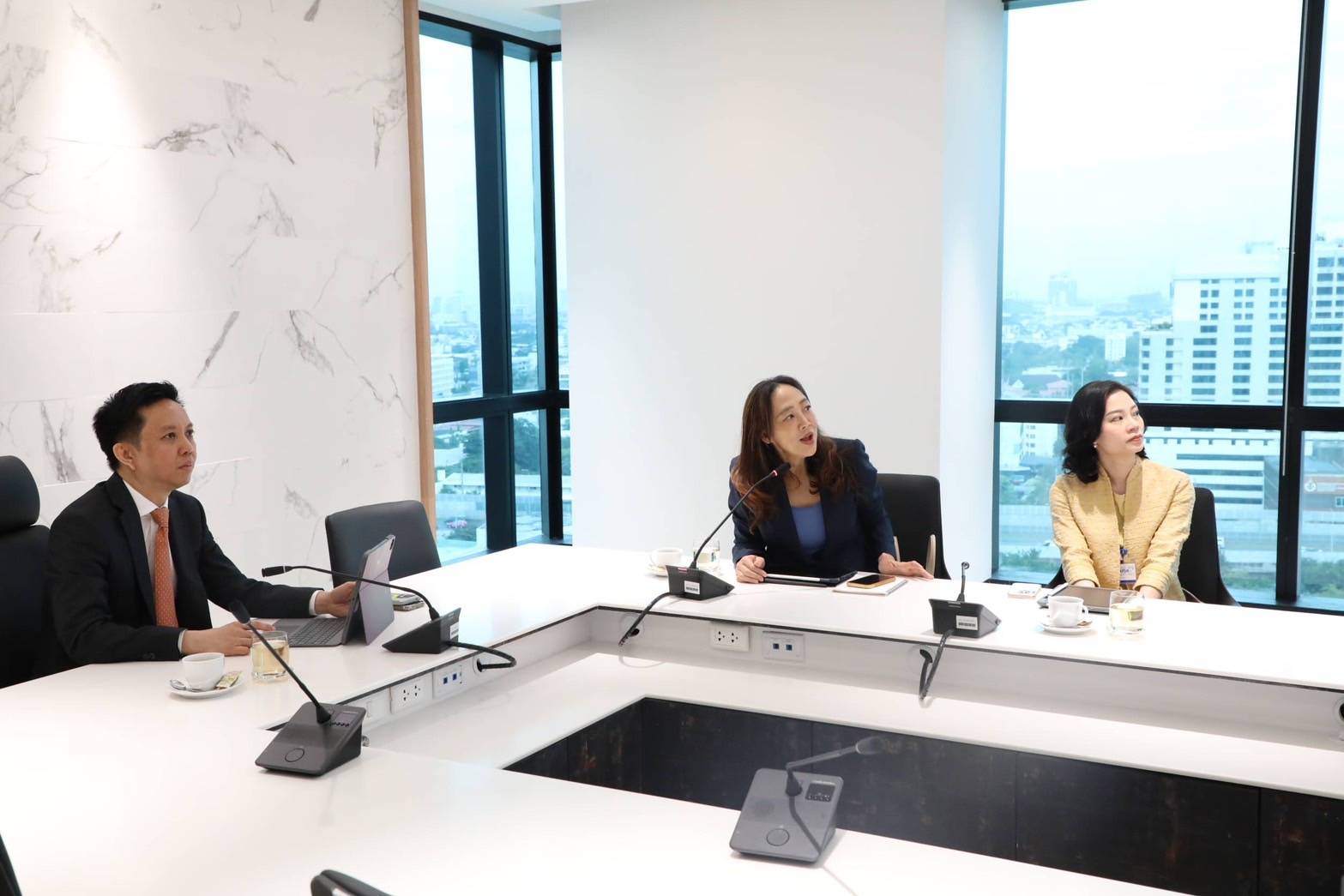 สถาบันวิจัยนโยบายเศรษฐกิจการคลัง เข้าสัมภาษณ์ผู้อำนวยการสำนักงานคณะกรรมการนโยบายรัฐวิสาหกิจ