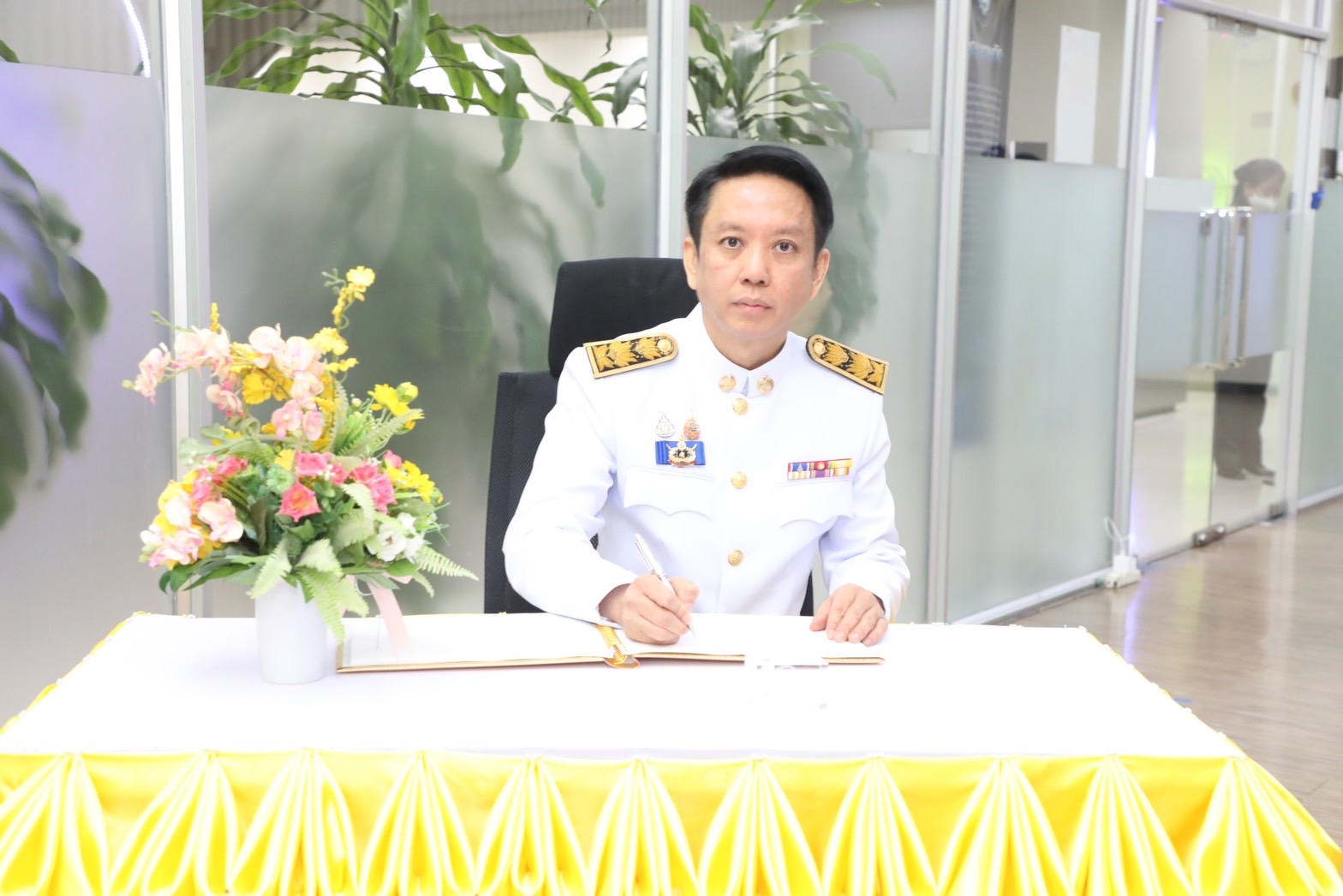 สคร. จัดพิธีถวายพระพรชัยมงคล เเละพิธีถวายสัตย์ปฏิญาณเพื่อเป็นข้าราชการที่ดีเเละพลังของเเผ่นดิน เนื่องในโอกาสวันเฉลิมพระชนมพรรษา พระบาทสมเด็จพระเจ้าอยู่หัว 28 กรกฎาคม 2567