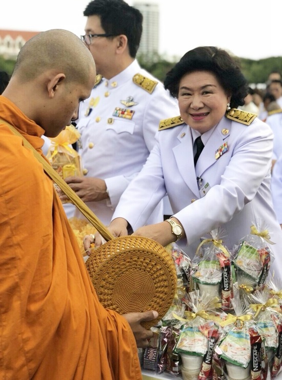 สคร. ร่วมพิธีทำบุญตักบาตร ถวายเป็นพระราชกุศลแด่สมเด็จพระเจ้าอยู่หัว 