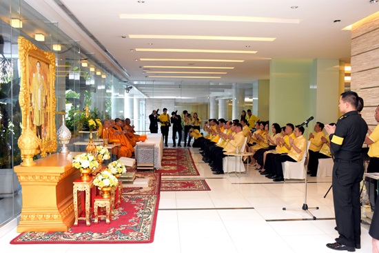 สคร. เข้าร่วมพิธีทำบุญตักบาตร ถวายเป็นพระราชกุศลในหลวง ร.9 เนื่องในวันคล้ายวันสวรรคต 13 ต.ค.61
