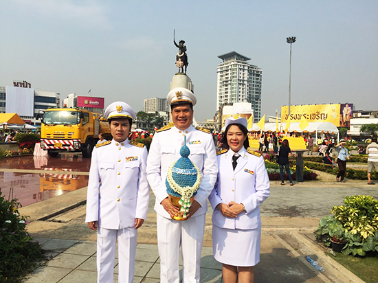 สคร. ร่วมวางพานประดับพุ่มดอกไม้ พระเจ้าตากสินมหาราช