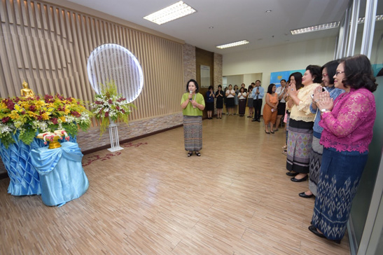 สคร. สรงน้ำพระพุทธรูปประจำ สคร. เนื่องในวันสงกรานต์