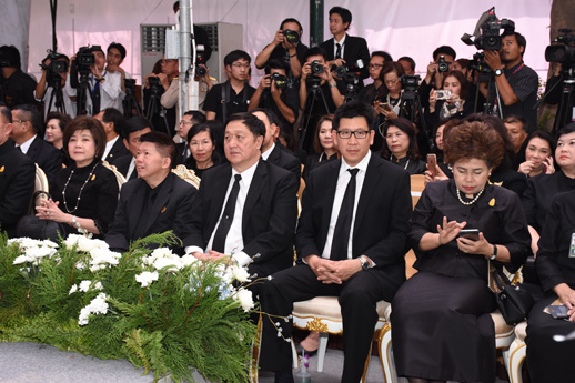 นายเอกนิติ นิติทัณฑ์ประภาศ ผู้อำนวยการสำนักงานคณะกรรมการนโยบายรัฐวิสาหกิจ (สคร.) ร่วมพิธีเปิดงานตลาดคลองผดุงกรุงเกษม