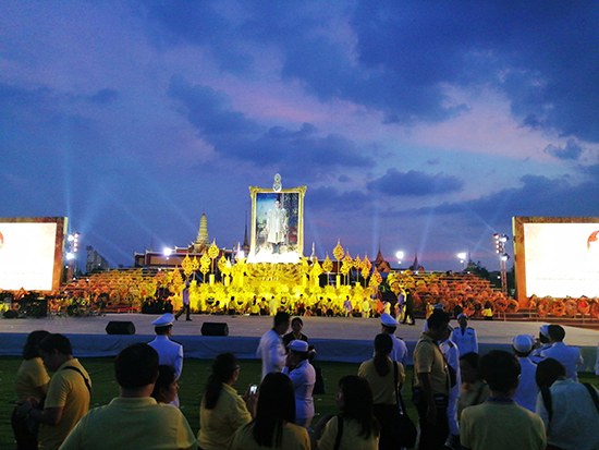 สคร. ร่วมพิธีจุดเทียนเพื่อน้อมรำลึกในพระมหากรุณาธิคุณรัชกาลที่ 9 เนื่องในวันคล้ายวันสวรรคต