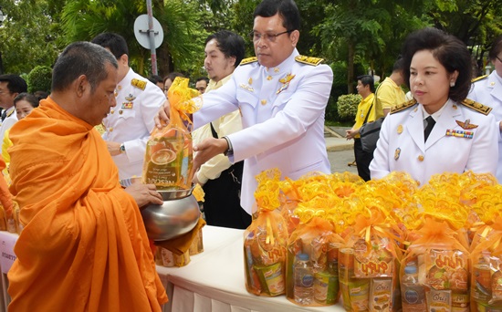 สคร.เข้าร่วมถวายภัตตาหารเช้าแด่พระสงฆ์เพื่อถวายเป็นพระราชกุศลเนื่องในวันเฉลิมพระชนมพรรษา สมเด็จพระเจ้าอยู่หัว 66 พรรษา 