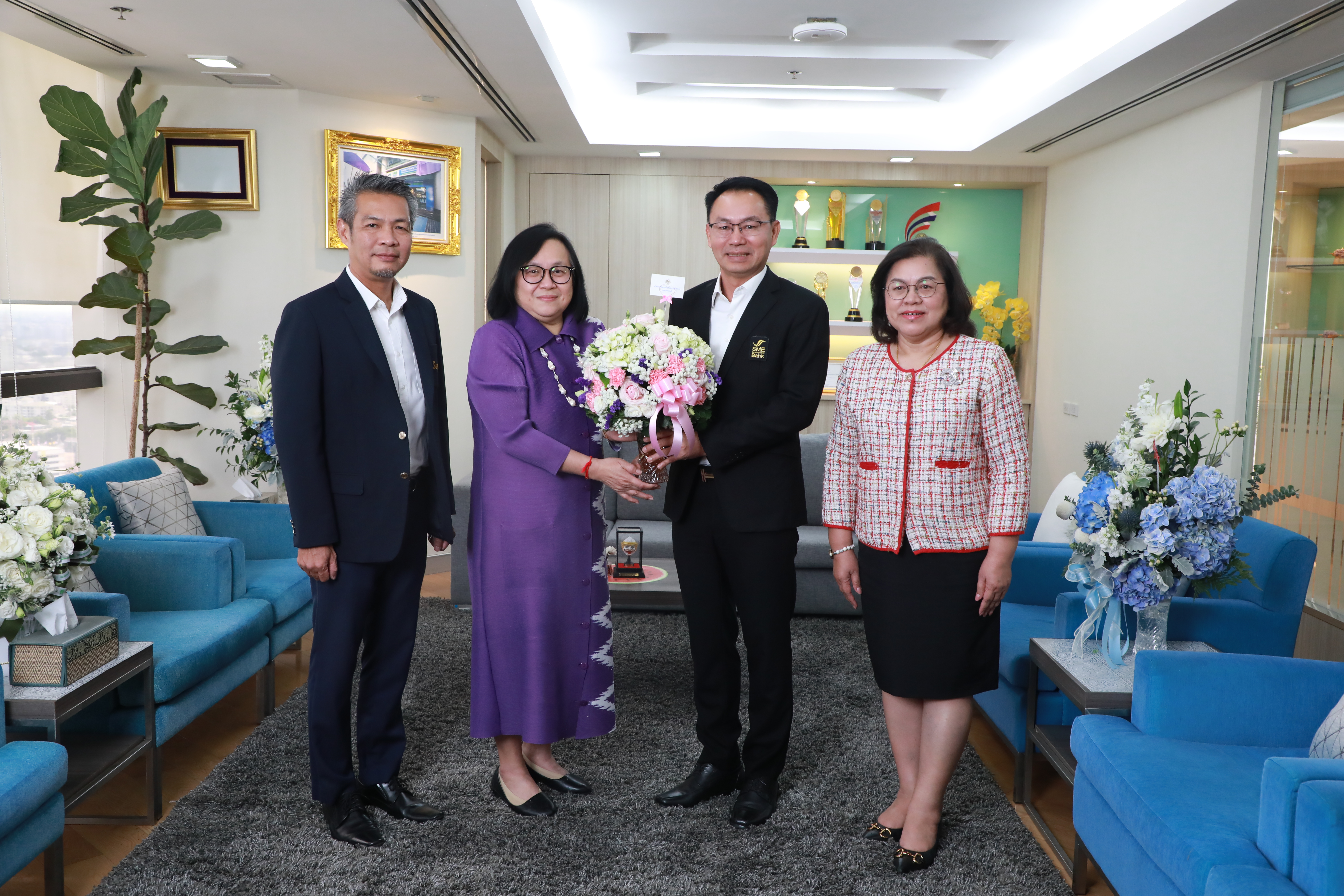 สำนักงานคณะกรรมการนโยบายรัฐวิสาหกิจ (สคร.) เข้าร่วมแสดงความยินดีกับ นายพิชิต มิทราวงศ์ เนื่องในโอกาสดำรงตำแหน่งกรรมการผู้จัดการธนาคารพัฒนาวิสาหกิจขนาดกลางและขนาดย่อมแห่งประเทศไทย 