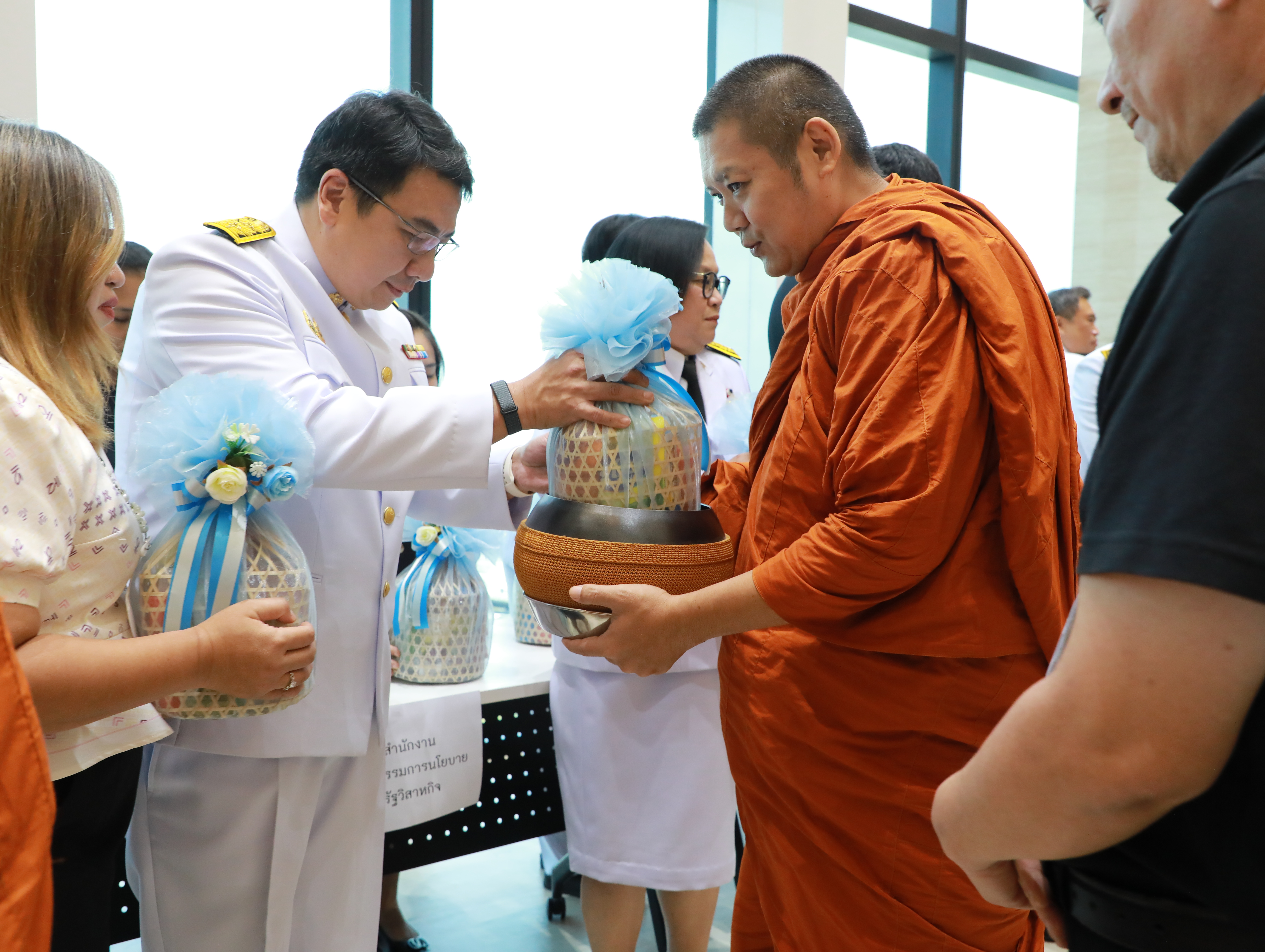สำนักงานคณะกรรมการนโยบายรัฐวิสาหกิจ เข้าร่วมพิธีเจริญพระพุทธมนต์และทำบุญตักบาตร ถวายเป็นพระกุศลแด่สมเด็จพระอริยวงศาคตญาณ สมเด็จพระสังฆราช สกลมหาสังฆปริณายก เนื่องในโอกาสฉลองพระชนมายุ 99 พรรษา 26 มิถุนายน 2569