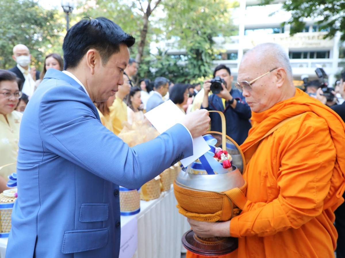 สำนักงานคณะกรรมการนโยบายรัฐวิสาหกิจ เข้าร่วมพิธีสักการะสิ่งศักดิ์สิทธิ์ประจำกระทรวงการคลัง และพิธีเจริญพระพุทธมนต์และทำบุญตักบาตร เนื่องในวันขึ้นปีใหม่ พุทธศักราช 2568