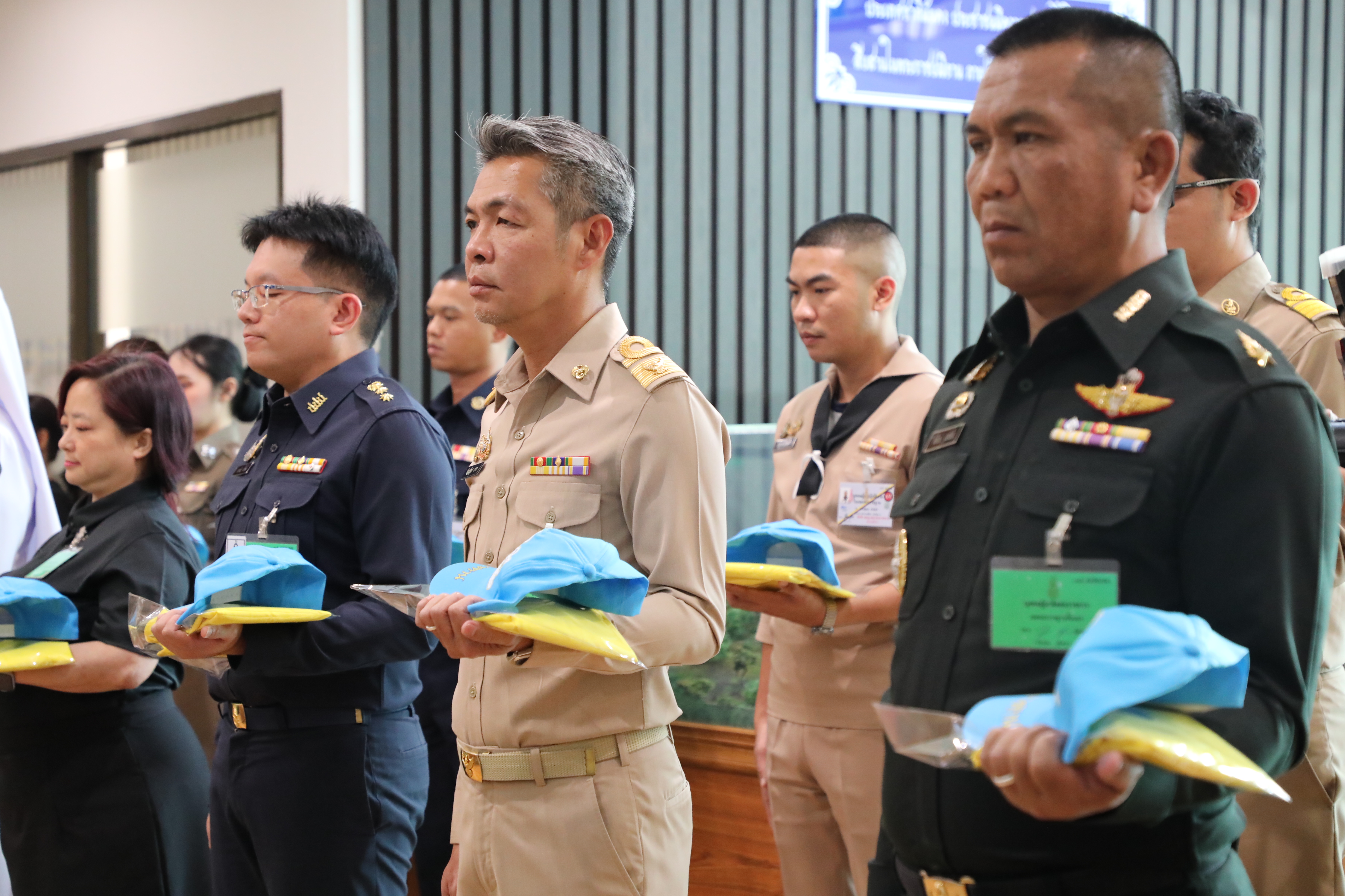 สำนักงานคณะกรรมการนโยบายรัฐวิสาหกิจ เข้าร่วมพิธีรับมอบหมวกและผ้าพันคอจิตอาสาพระราชทาน