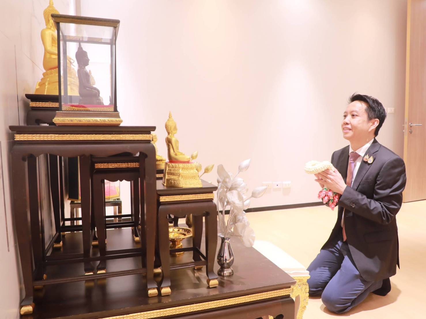 สักการะสิ่งศักดิ์สิทธิ เนื่องในโอกาสย้ายเข้าสถานที่ทำการใหม่ของ สคร.