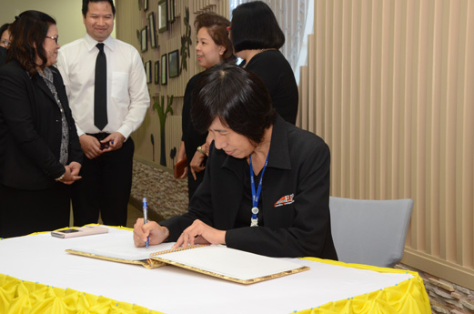 สคร. ลงนามถวายพระพรชัยมงคลสมเด็จพระเจ้าอยู่หัวมหาวชิราลงกรณ บดินทรเทพยวรางกูร