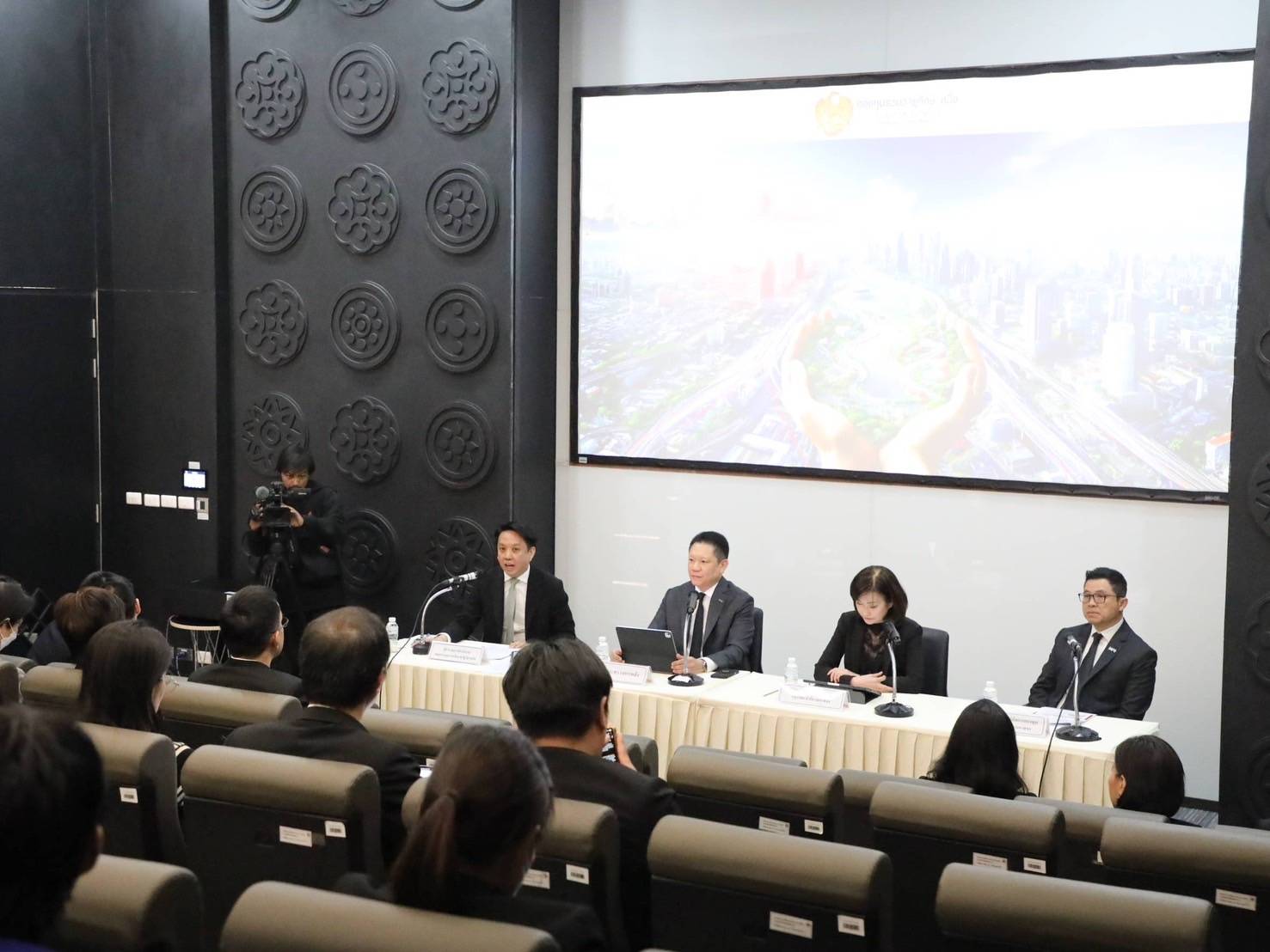 “กองทุนรวมวายุภักษ์ หนึ่ง ผลตอบแทนเด่น ช่วยเพิ่มทางเลือกในการลงทุนให้แก่ประชาชน”