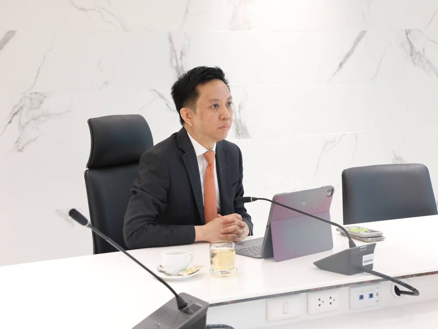 สถาบันวิจัยนโยบายเศรษฐกิจการคลัง เข้าสัมภาษณ์ผู้อำนวยการสำนักงานคณะกรรมการนโยบายรัฐวิสาหกิจ