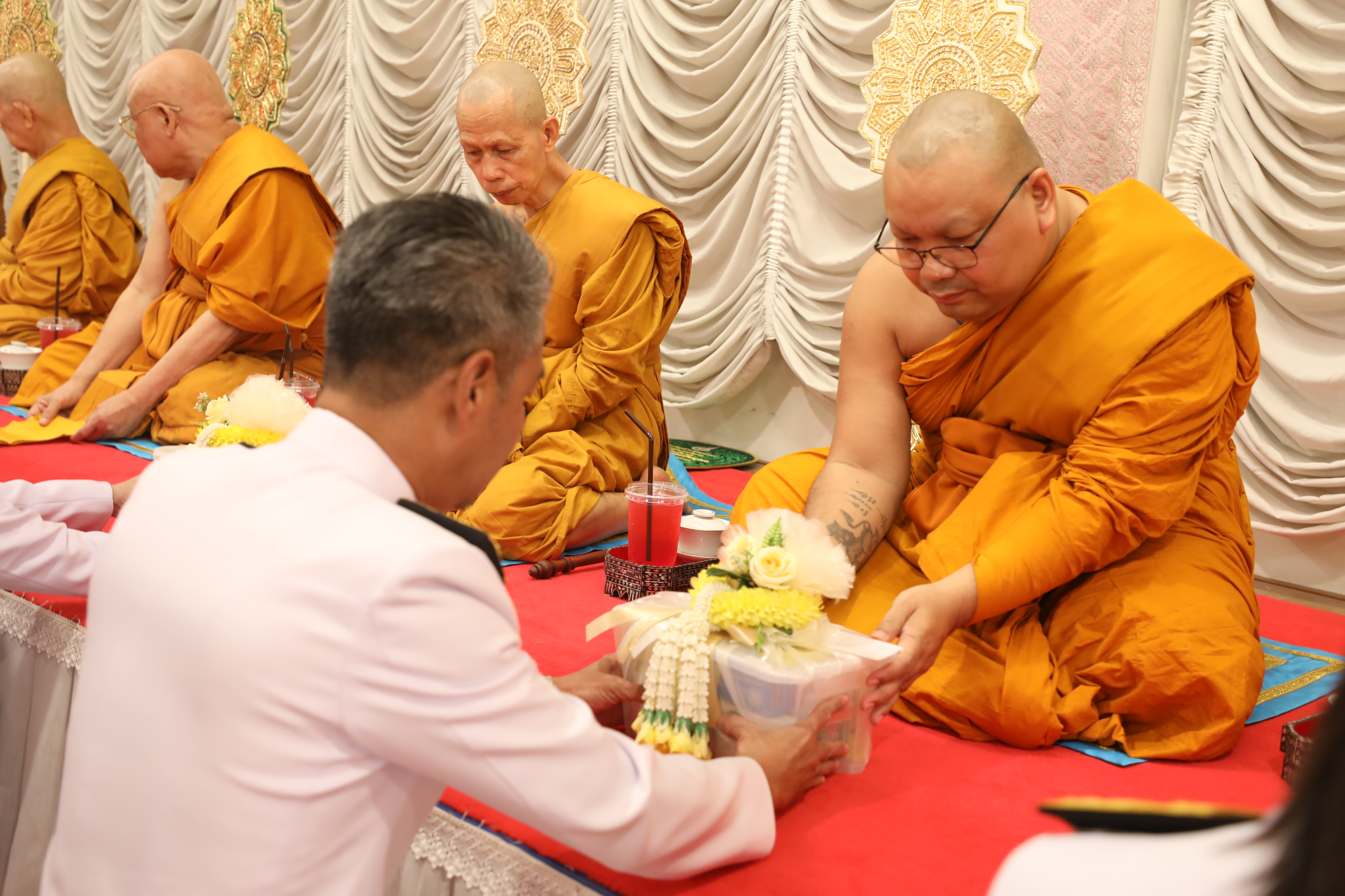 สำนักงานคณะกรรมการนโยบายรัฐวิสาหกิจ ร่วมพิธีเจริญพระพุทธมนต์ถวายพระราชกุศล เฉลิมพระเกียรติพระบาทสมเด็จพระเจ้าอยู่หัว เนื่องในโอกาสพระราชพิธีสมมงคลพระชนมายุเท่าพระบาทสมเด็จพระพุทธยอดฟ้าจุฬาโลกมหาราช