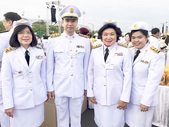 สคร. ร่วมพิธีทำบุญตักบาตร ถวายเป็นพระราชกุศลแด่สมเด็จพระเจ้าอยู่หัว 