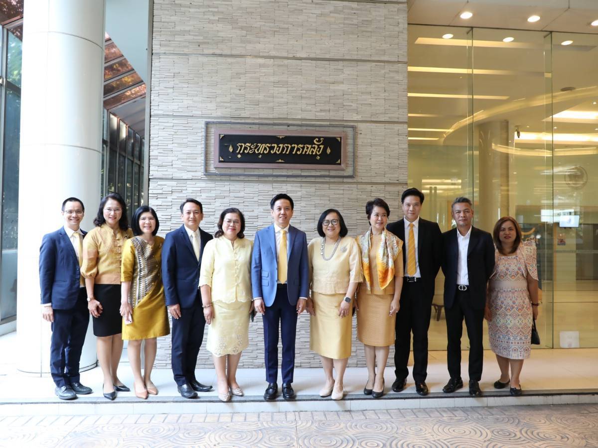 สำนักงานคณะกรรมการนโยบายรัฐวิสาหกิจ เข้าร่วมพิธีสักการะสิ่งศักดิ์สิทธิ์ประจำกระทรวงการคลัง และพิธีเจริญพระพุทธมนต์และทำบุญตักบาตร เนื่องในวันขึ้นปีใหม่ พุทธศักราช 2568