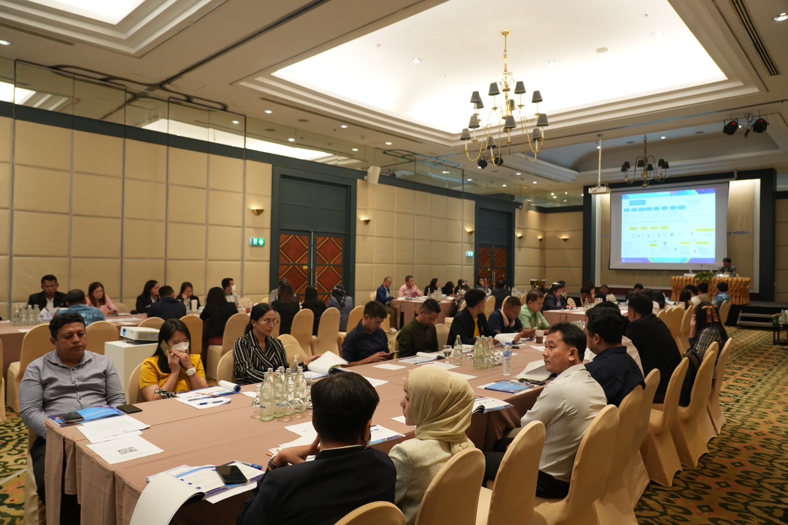 สำนักงานคณะกรรมการนโยบายรัฐวิสาหกิจ จัดสัมมนาเชิงปฏิบัติการเพื่อสร้างความรู้ความเข้าใจเกี่ยวกับการร่วมลงทุนระหว่างรัฐและเอกชน (Public Private Partnership : PPP) (สัมมนา) 