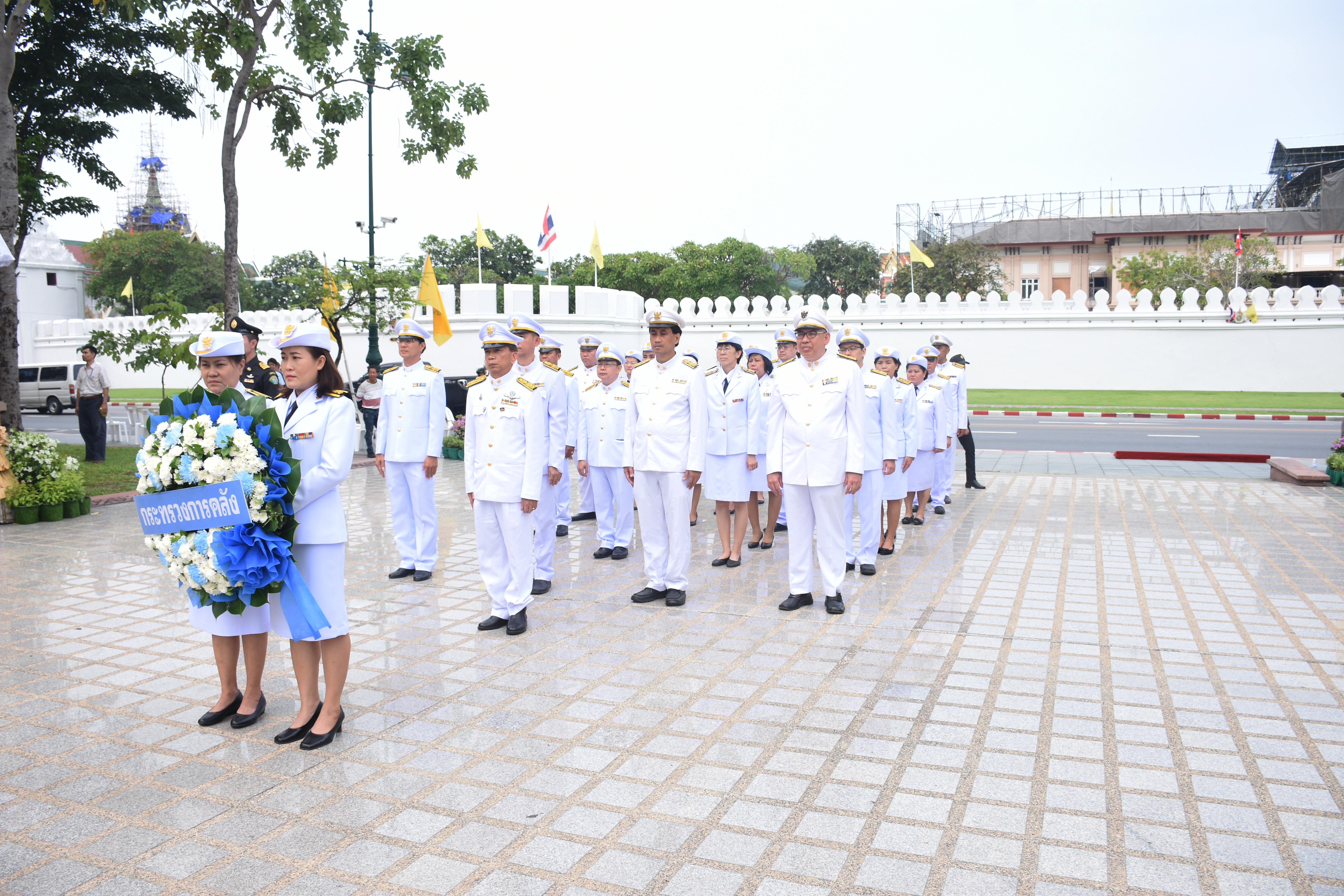 สคร. ร่วมสักการะพระบรมราชานุสาวรีย์พระบาทสมเด็จพระจอมเกล้าเจ้าอยู่หัว