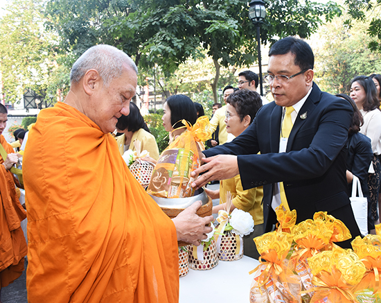 สคร. ร่วมพิธีทำบุญตักบาตรเนื่องในโอกาสขึ้นปีใหม่ ประจำปี 2563 ของกระทรวงการคลัง