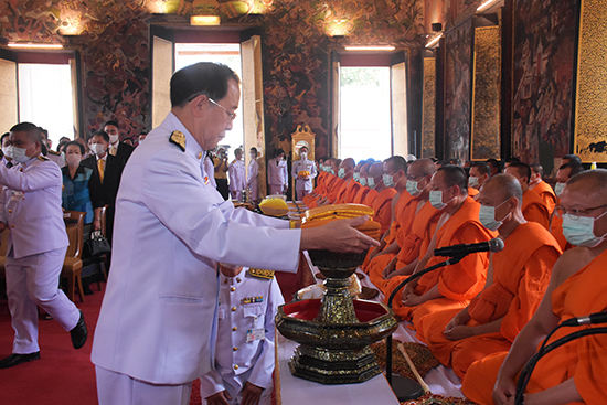 สคร. ร่วมพิธีถวายผ้ากฐินพระราชทานกระทรวงการคลังประจำปี พ.ศ. 2563