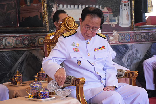 สคร. ร่วมพิธีถวายผ้ากฐินพระราชทานกระทรวงการคลังประจำปี พ.ศ. 2563