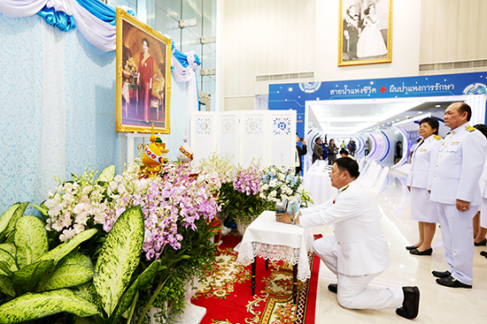 สคร. ร่วมถวายแจกันดอกไม้และลงนามถวายพระพรสมเด็จพระนางเจ้าสิริกิติ์ พระบรมราชินีนาถ พระบรมราชชนนีพันปีหลวง