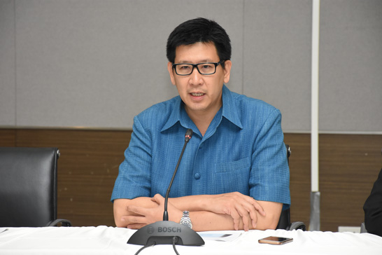 นายเอกนิติ นิติทัณฑ์ประภาศ ผู้อำนวยการสำนักงานคณะกรรมการนโยบายรัฐวิสาหกิจ (สคร.) มอบนโยบายการดำเนินงานปี 2560 แก่บุคลากร สคร.