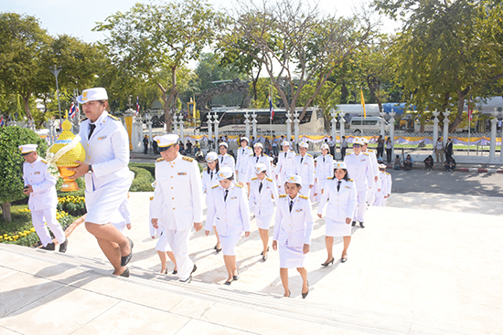 สคร. ร่วมวางพานประดับพุ่มดอกไม้ รัชกาลที่ 7