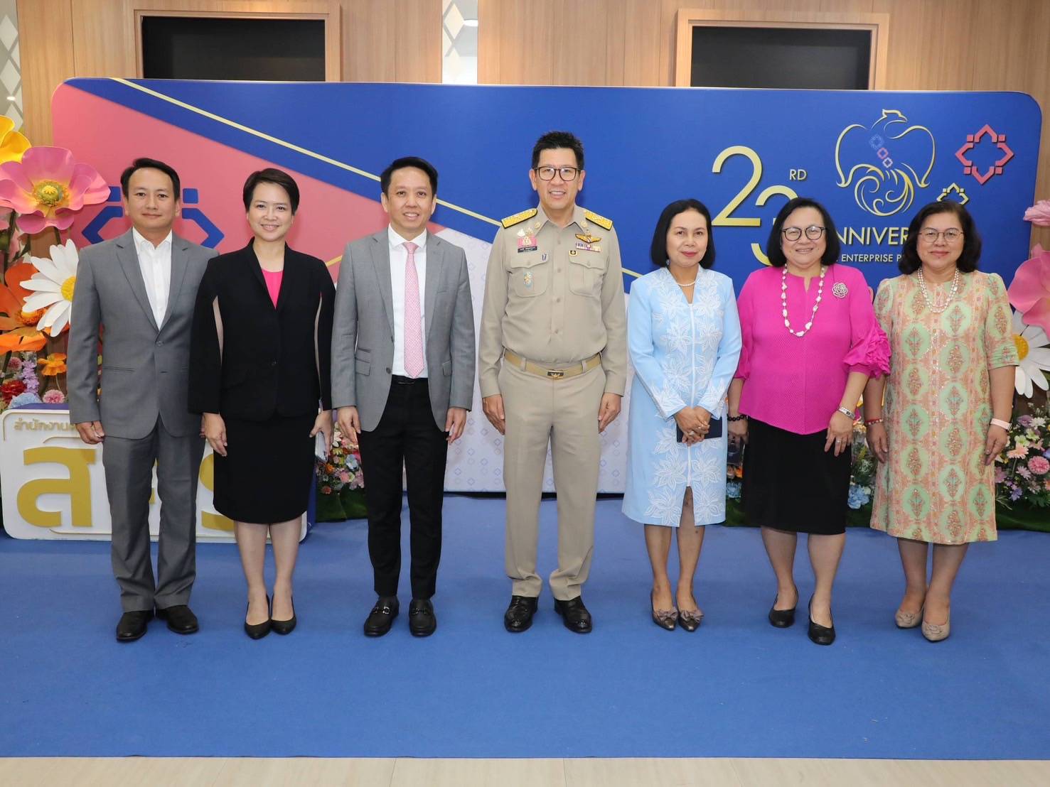 สำนักงานคณะกรรมการนโยบายรัฐวิสาหกิจ (สคร.) เข้าสักการะสิ่งศักดิ์สิทธิ์ประจำกระทรวงการคลัง และสิ่งศักดิ์สิทธิ์ประจำ สคร. เนื่องในโอกาสวันคล้ายวันสถาปนา สคร. ครบรอบ 23 ปี 