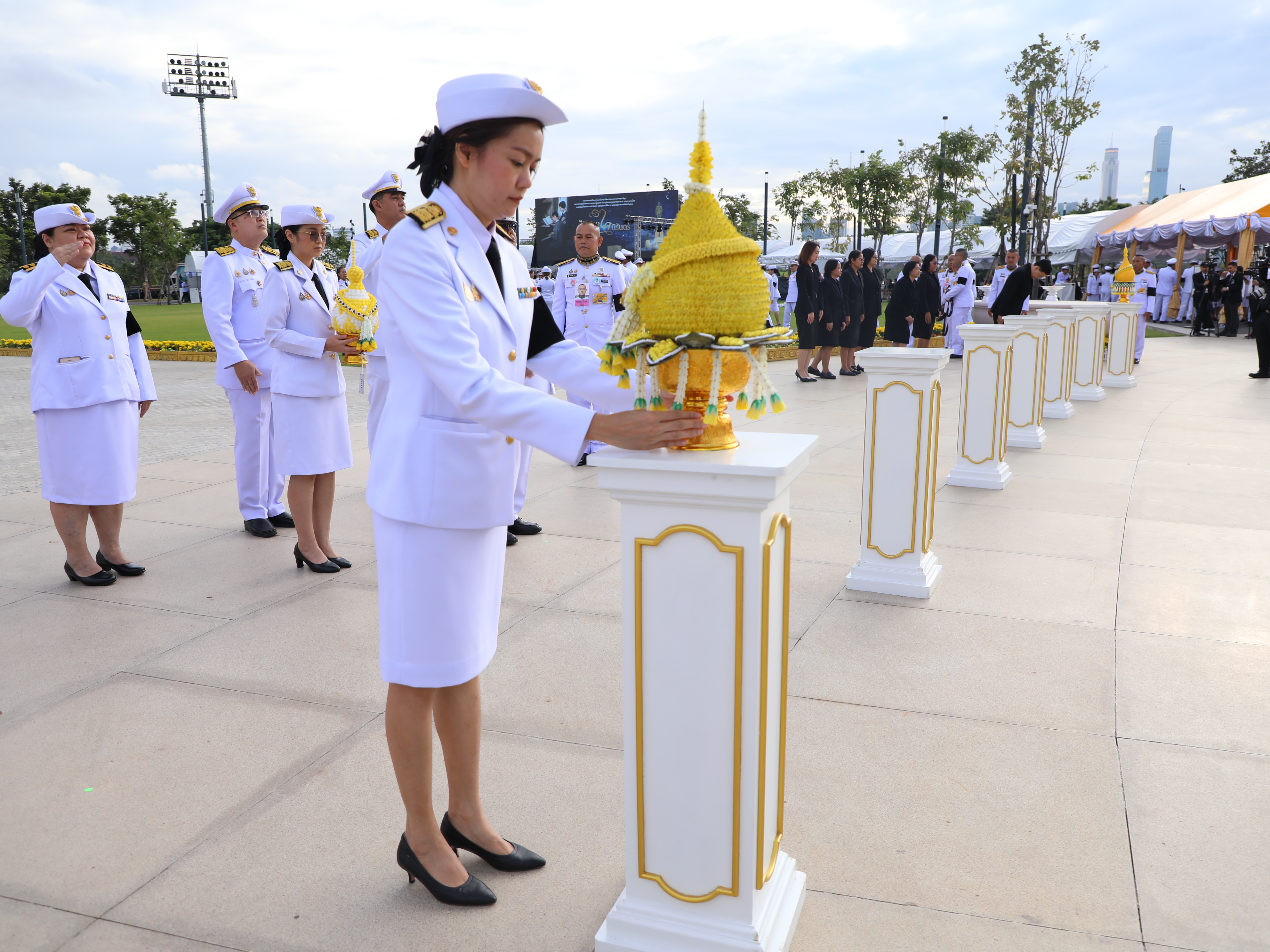 สำนักงานคณะกรรมการนโยบายรัฐวิสาหกิจ ร่วมพิธีวางพานพุ่มถวายบังคมพระบรมราชานุสาวรีย์พระบาทสมเด็จพระบรมชนกาธิเบศร มหาภูมิพลอดุลยเดชมหาราช บรมนาถบพิตร เนื่องในวันคล้ายวันพระราชสมภพ ประจำปีพุทธศักราช 2568
