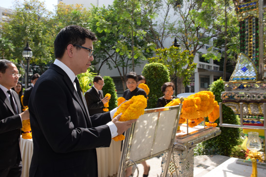 สคร. ร่วมสักการะสิ่งศักดิ์สิทธิ์ประจำกระทรวงการคลังเนื่องในโอกาสครบรอบ 142 ปี