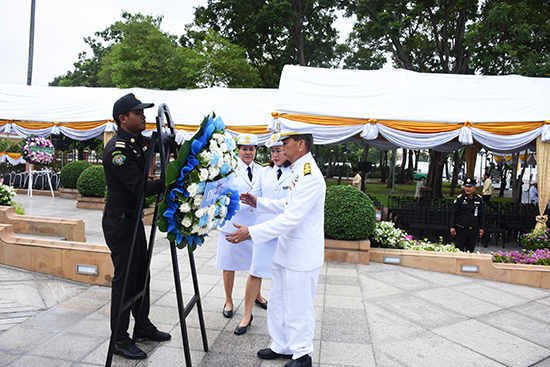 สคร. ร่วมสักการะพระบรมราชานุสาวรีย์พระบาทสมเด็จพระจอมเกล้าเจ้าอยู่หัว
