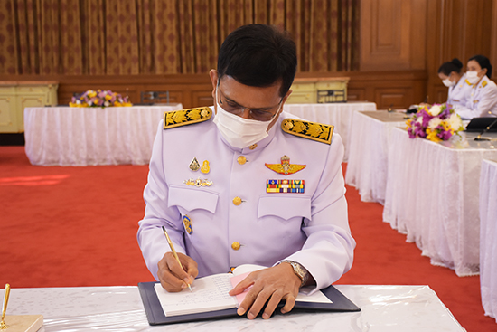 สคร. ร่วมถวายแจกันดอกไม้และลงนามถวายพระพรสมเด็จพระกนิษฐาธิราชเจ้า กรมสมเด็จพระเทพรัตนราชสุดาฯ สยามบรมราชกุมาร