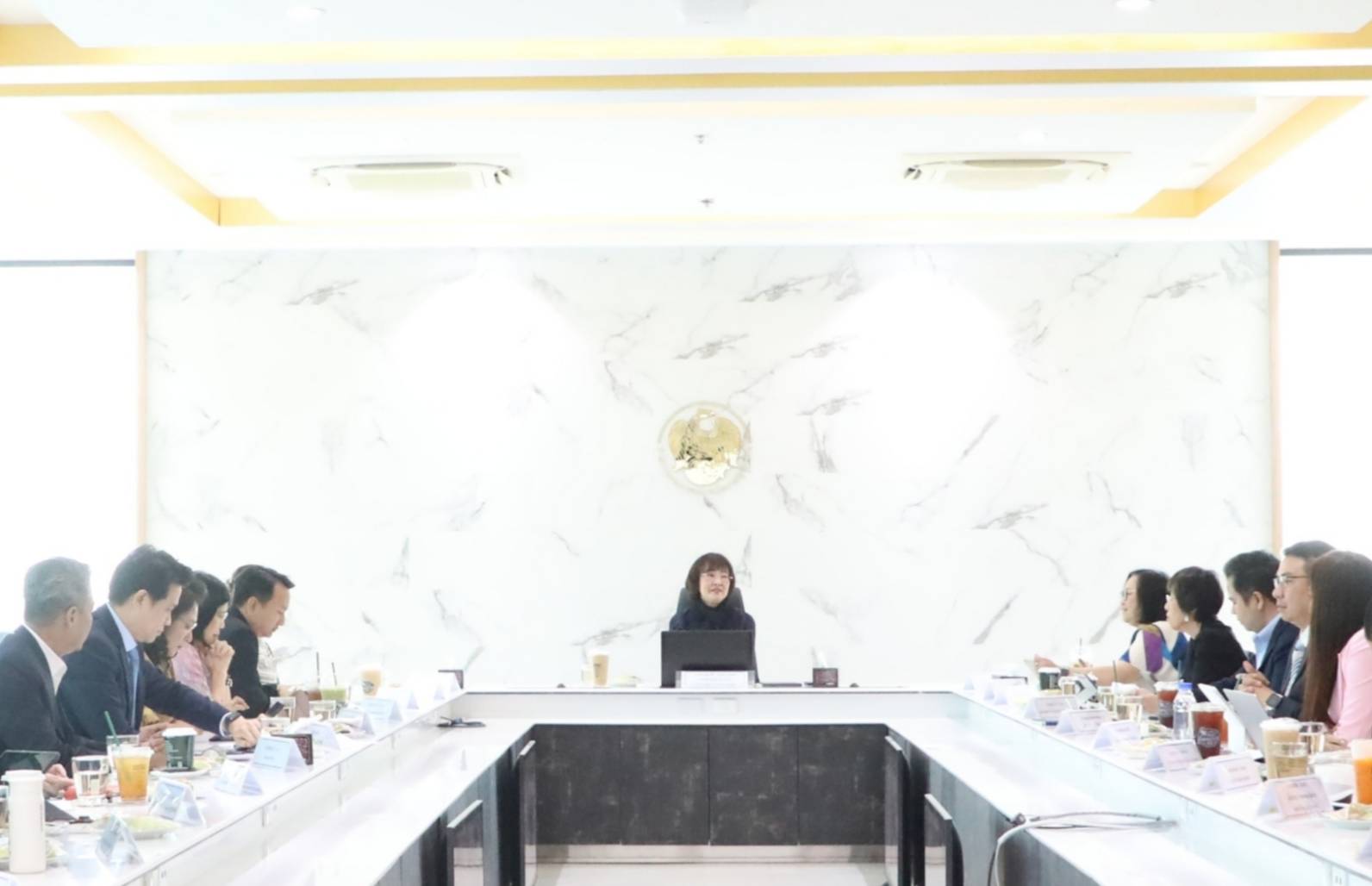 นางสาวศุกร์ศิริ อภิญญานุวัฒน์ รองปลัดกระทรวงการคลัง หัวหน้ากลุ่มภารกิจด้านทรัพย์สิน เข้าตรวจเยี่ยมพร้อมมอบนโยบายการปฏิบัติงานให้กับสำนักงานคณะกรรมการนโยบายรัฐวิสาหกิจ