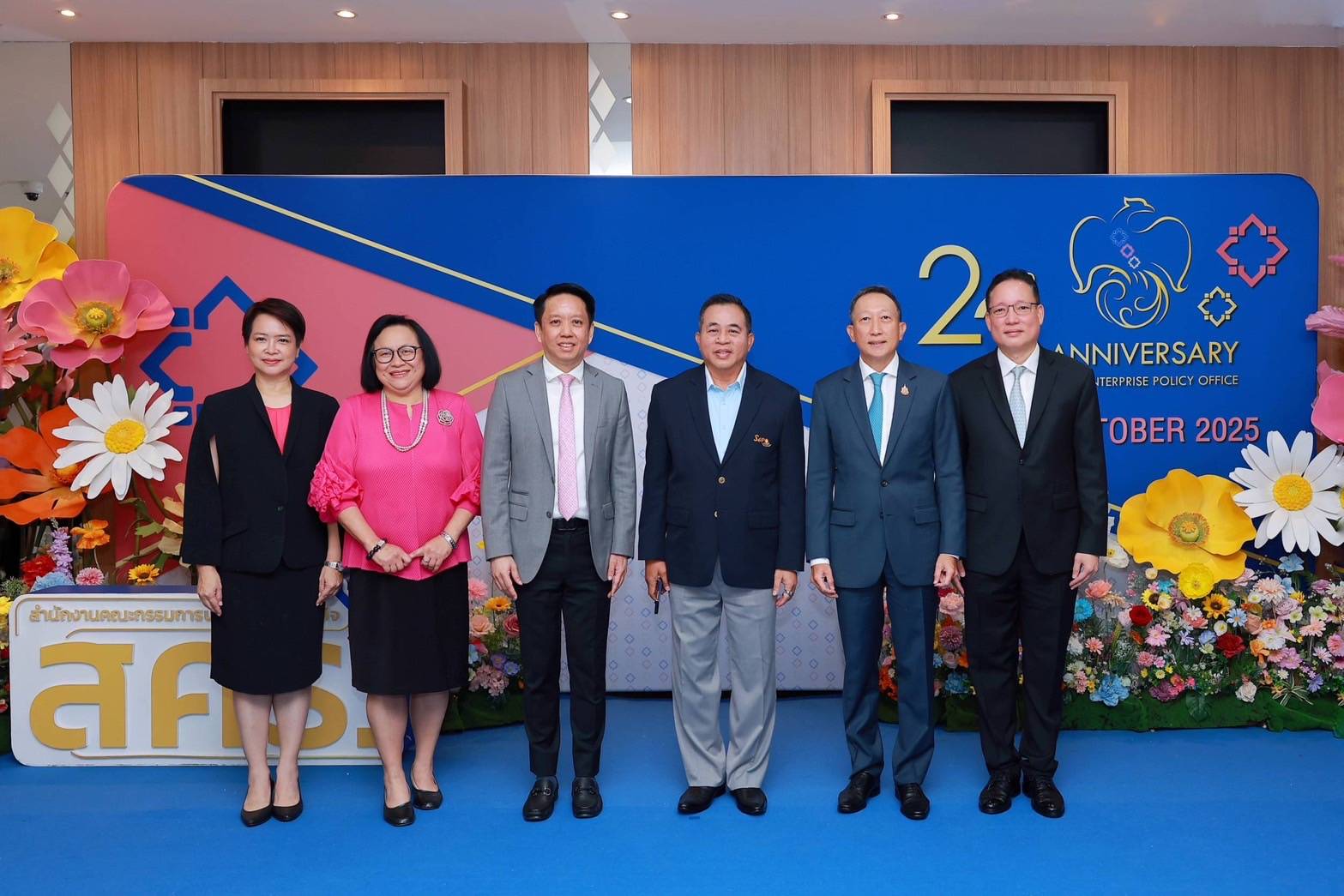 สำนักงานคณะกรรมการนโยบายรัฐวิสาหกิจ (สคร.) เข้าสักการะสิ่งศักดิ์สิทธิ์ประจำกระทรวงการคลัง และสิ่งศักดิ์สิทธิ์ประจำ สคร. เนื่องในโอกาสวันคล้ายวันสถาปนา สคร. ครบรอบ 23 ปี 