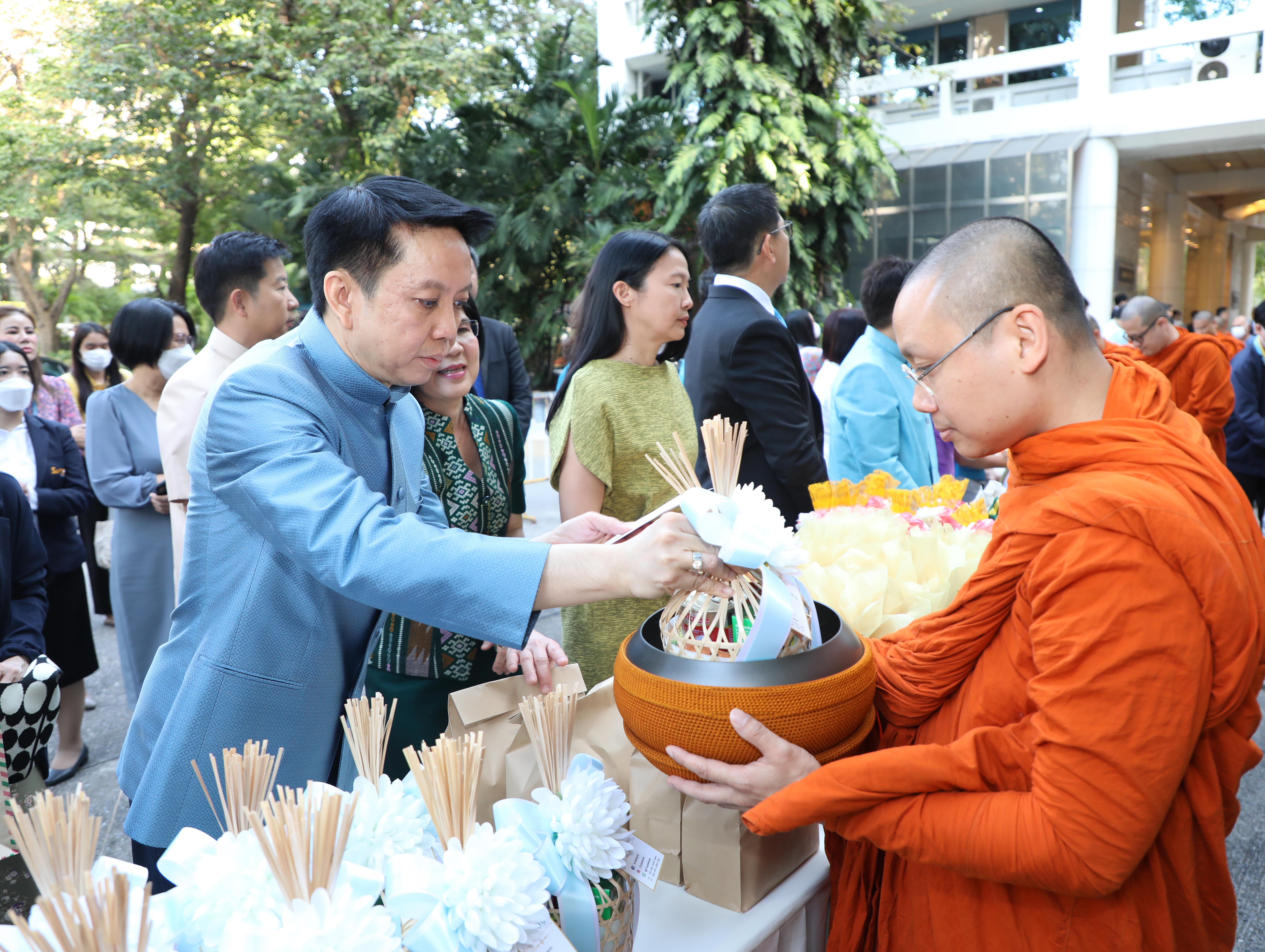 สคร. เข้าร่วมพิธีทำบุญตักบาตรเนื่องในวันขึ้นปีใหม่ พุทธศักราช 2567 