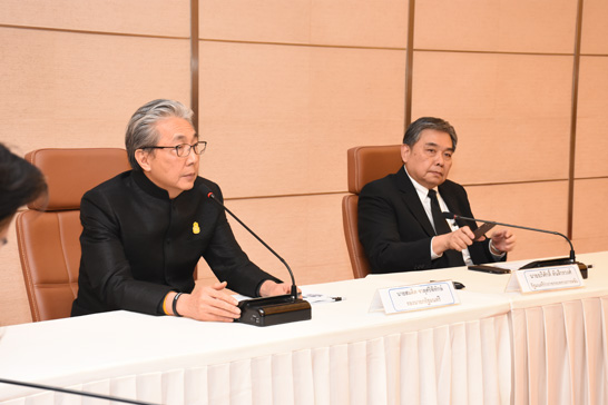 นายสมคิด จาตุศรีพิทักษ์ รองนายกรัฐมนตรี เป็นประธาน และนายอภิศักดิ์ ตันติวรวงศ์ รัฐมนตรีว่าการกระทรวงการคลัง เข้าร่วม