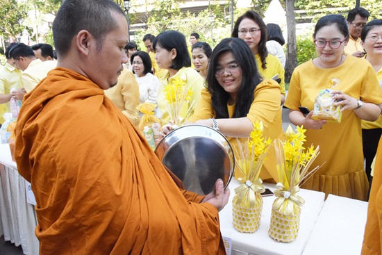 สคร. เข้าร่วมพิธีทำบุญตักบาตร ถวายเป็นพระราชกุศลในหลวง ร.9  เนื่องในวันคล้ายวันสวรรคต 13 ต.ค.61	