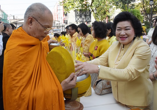 สคร. เข้าร่วมพิธีทำบุญตักบาตร ถวายเป็นพระราชกุศลในหลวง ร.9 เนื่องในวันคล้ายวันสวรรคต 13 ต.ค.61
