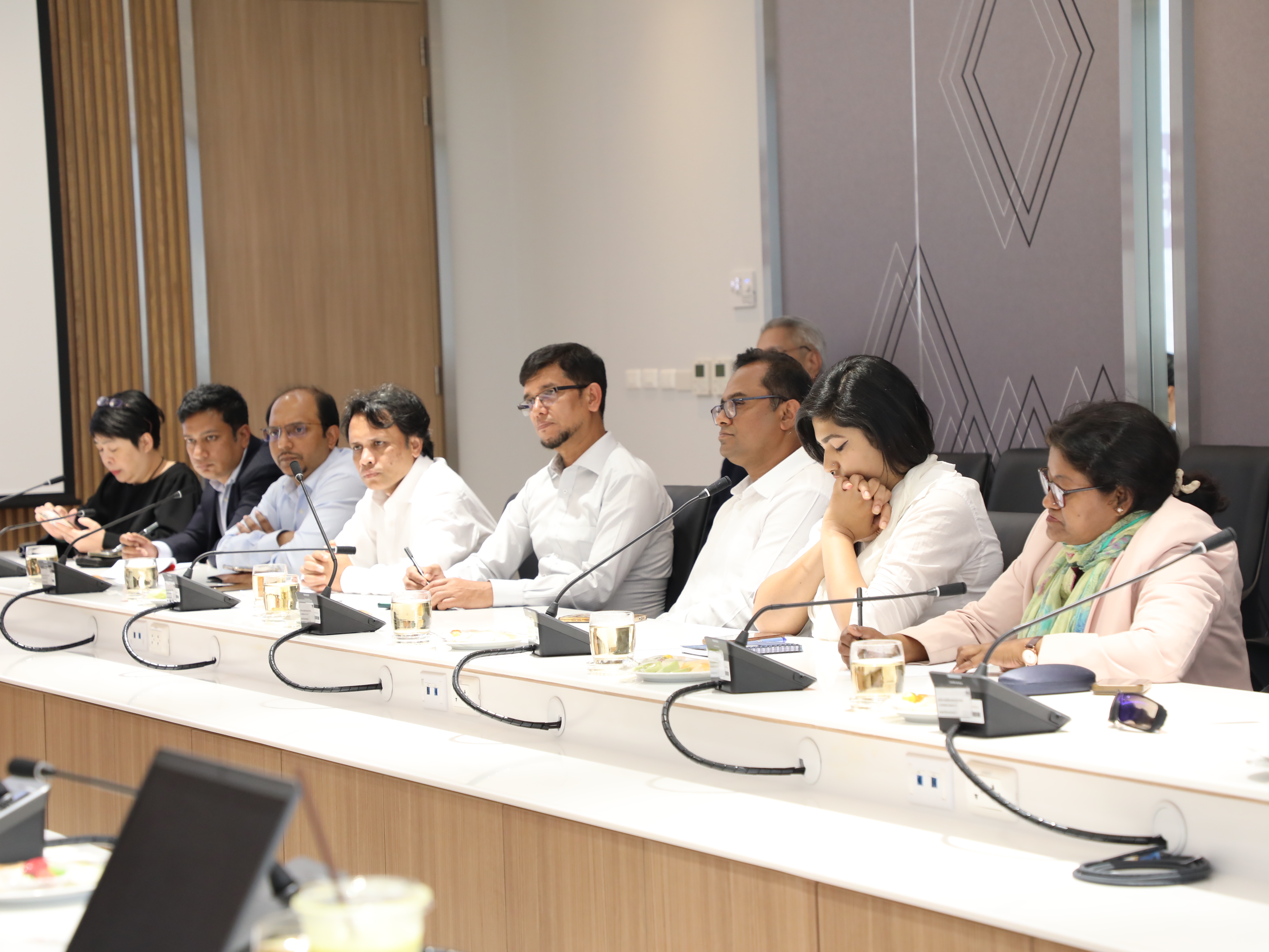 สคร. ต้อนรับคณะผู้แทนกระทรวงการคลังจากรัฐบาลบังกลาเทศโดยมีการแลกเปลี่ยนประสบการณ์การกำกับดูแลรัฐวิสาหกิจ และด้านการจัดเก็บรายได้ที่ไม่ใช่ภาษี (Non-Tax Revenue) เมื่อวันที่ 27 มกราคม 2569 ณ ห้องประชุม 15-5 ชั้น 15 สคร.