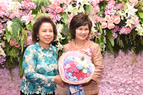 สคร. ร่วมพิธีมอบโล่ที่ระลึกผู้เกษียณอายุราชการ ประจำปีงบประมาณ พ.ศ. 2559
