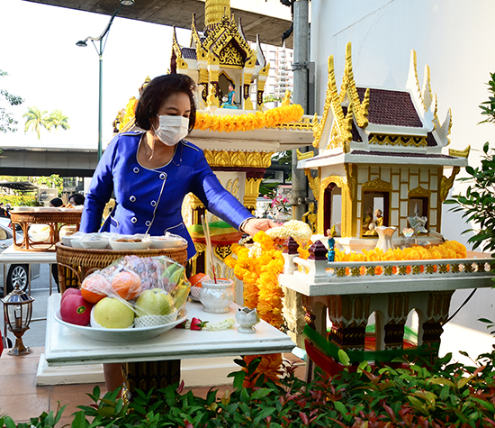 ผอ.สคร. สักการะสิ่งศักดิ์สิทธิ์เนื่องในโอกาสดำรงตำแหน่ง