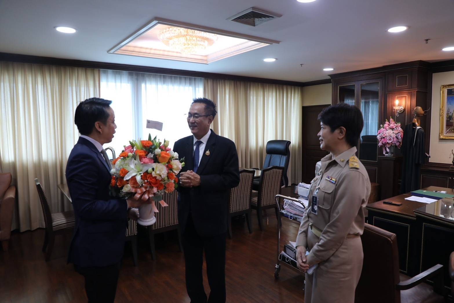 สำนักงานคณะกรรมการนโยบายรัฐวิสาหกิจ ร่วมแสดงความยินดีพร้อมทั้งรับมอบนโยบายแนวทางการประชุมคณะอนุกรรมการด้านกฎหมาย เนื่องในโอกาสนายอิทธิพร แก้วทิพย์ เข้ารับตำแหน่งอัยการสูงสุด